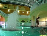 spearsswimactiongirls001.jpg